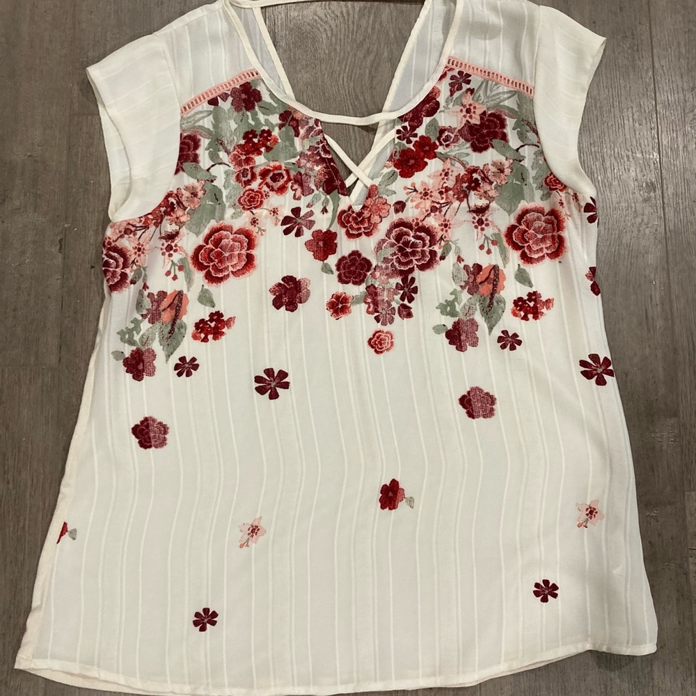 Maurice’s shirt size medium